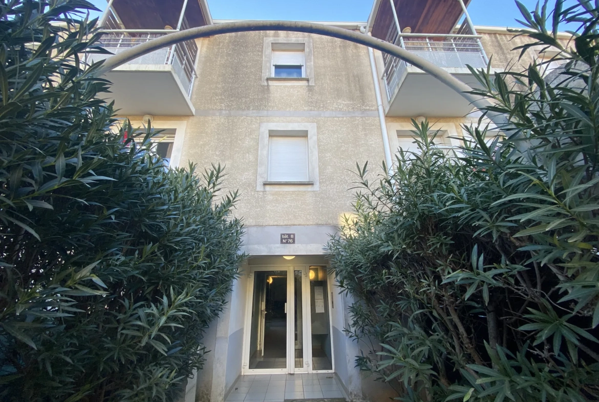 Appartement 3 pièces rénové de 56 m² à Lunel Nord avec balcon et parking 