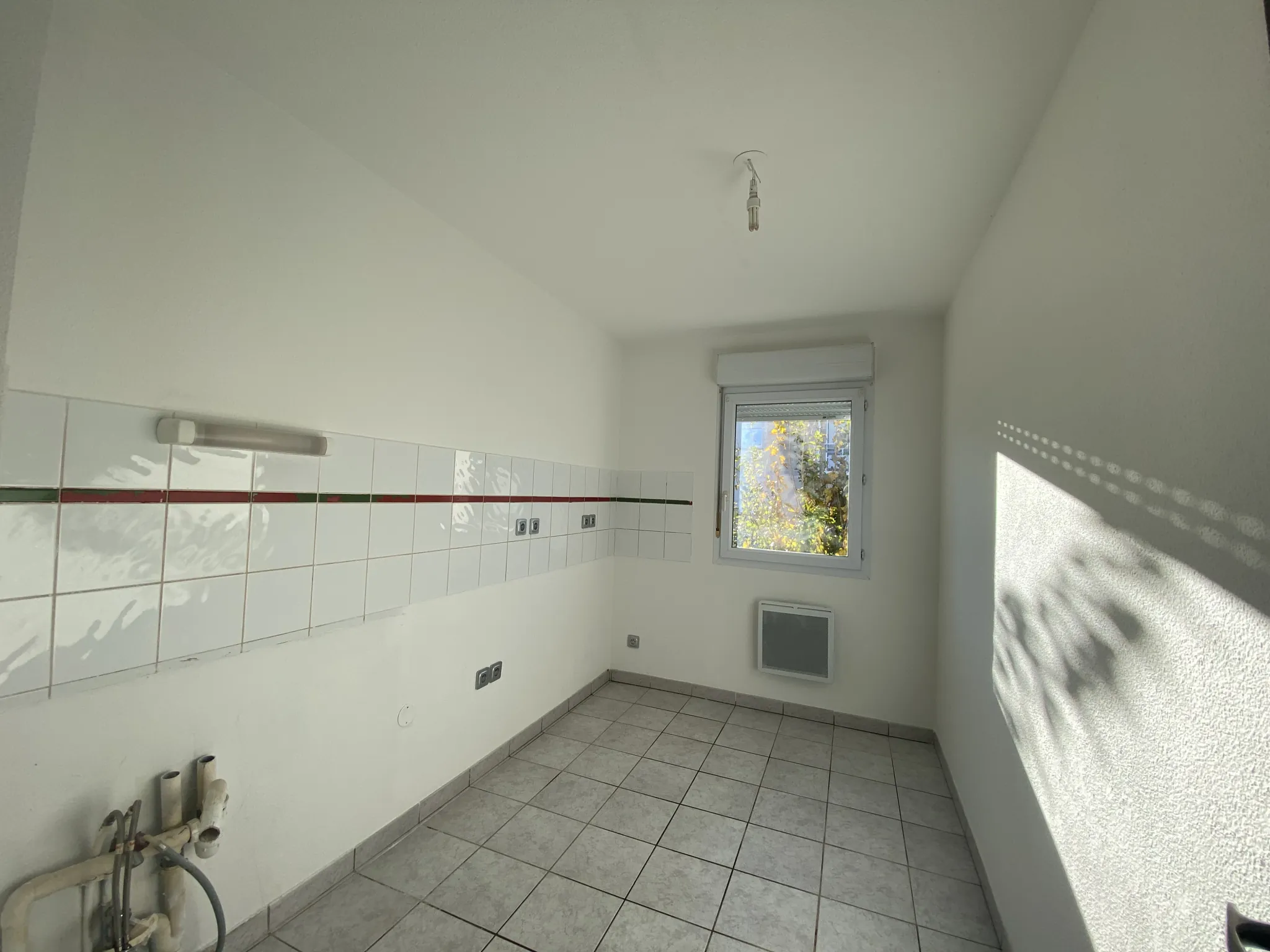 Appartement 3 pièces rénové de 56 m² à Lunel Nord avec balcon et parking 