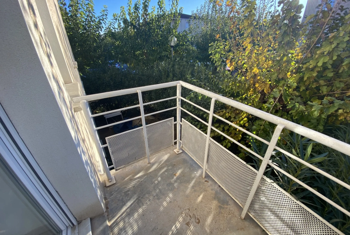 Appartement 3 pièces rénové de 56 m² à Lunel Nord avec balcon et parking 