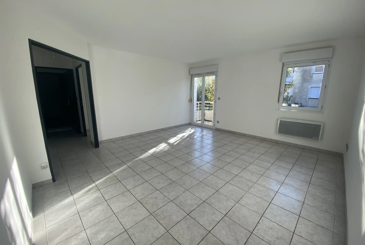 Appartement 3 pièces rénové de 56 m² à Lunel Nord avec balcon et parking 