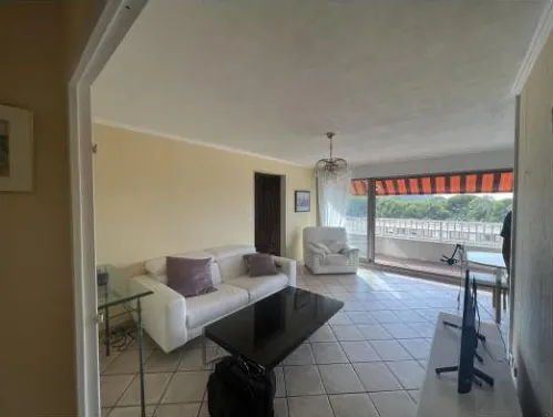 Achat appartement T4 à Marseille 8 avec balcon - Opportunité à 200 000 € 