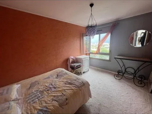 Achat appartement T4 à Marseille 8 avec balcon - Opportunité à 200 000 € 