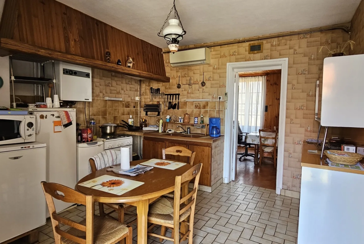 Maison de village à Méréville avec grand potentiel de rénovation et espace extérieur privé 