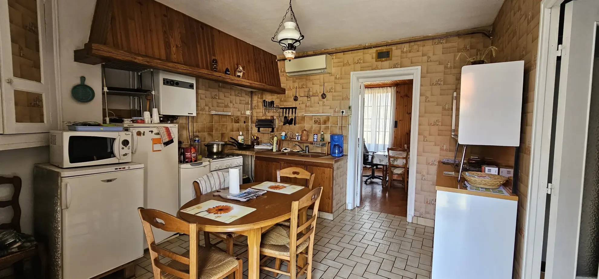 Maison de village à Méréville avec grand potentiel de rénovation et espace extérieur privé 