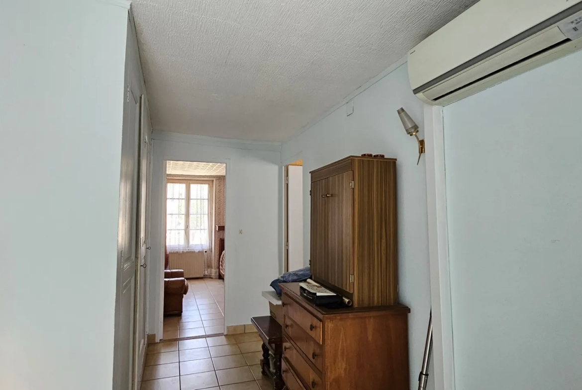 Maison de village à Méréville avec grand potentiel de rénovation et espace extérieur privé 