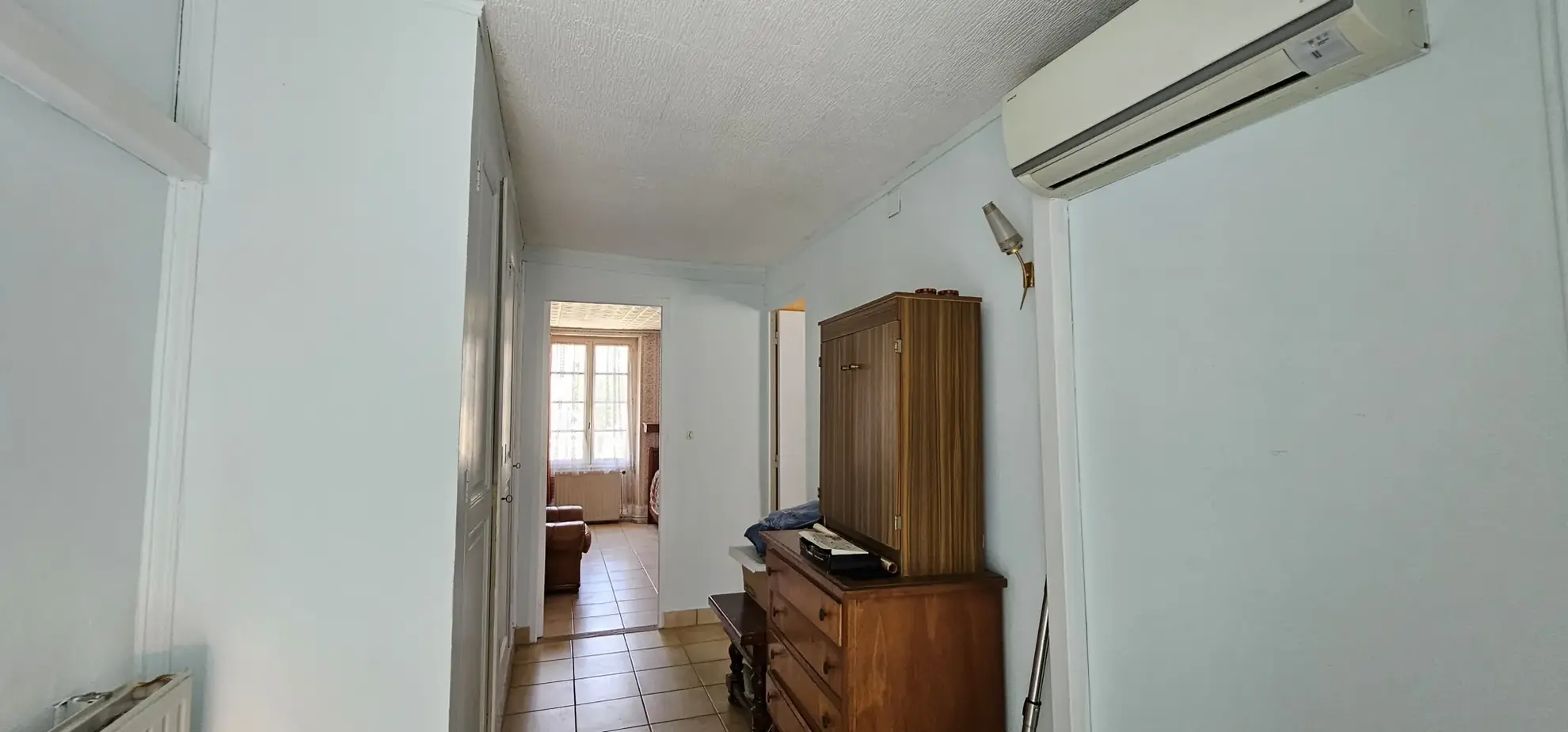 Maison de village à Méréville avec grand potentiel de rénovation et espace extérieur privé 