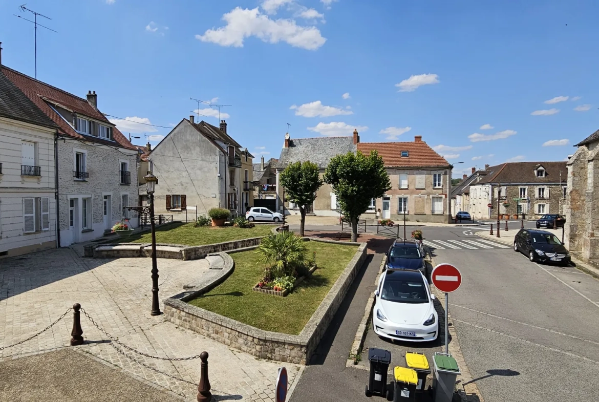 Maison de village à Méréville avec grand potentiel de rénovation et espace extérieur privé 