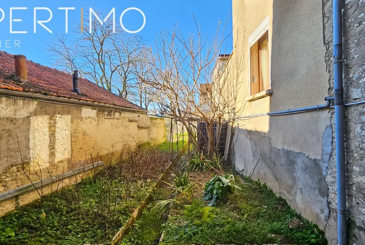 Maison de village à Méréville avec grand potentiel de rénovation et espace extérieur privé 