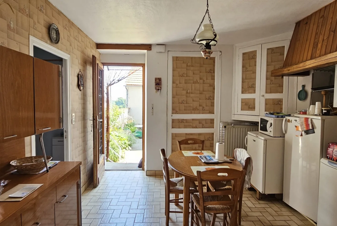 Maison de village à Méréville avec grand potentiel de rénovation et espace extérieur privé 