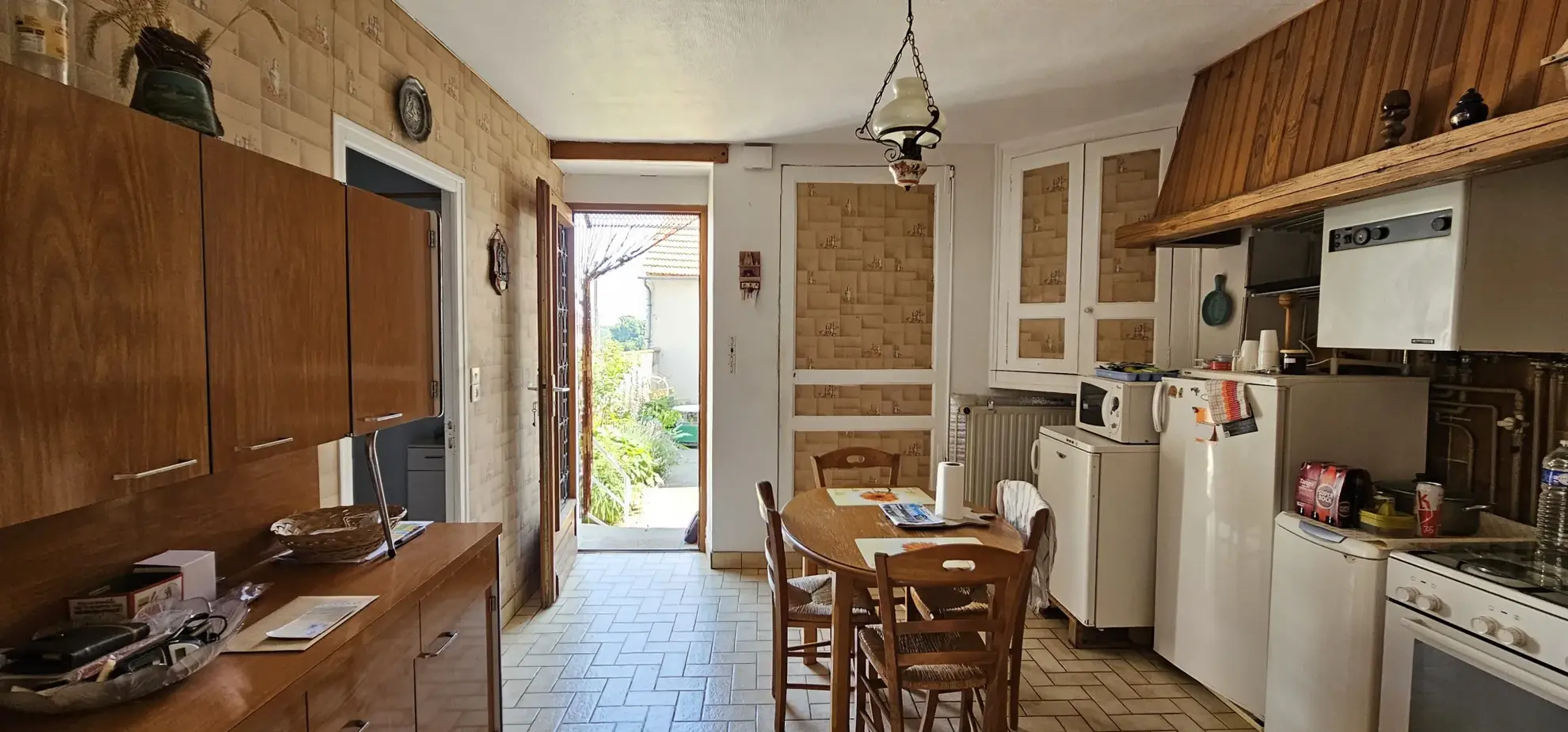 Maison de village à Méréville avec grand potentiel de rénovation et espace extérieur privé 
