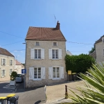 Maison de village à Méréville avec grand potentiel de rénovation et espace extérieur privé