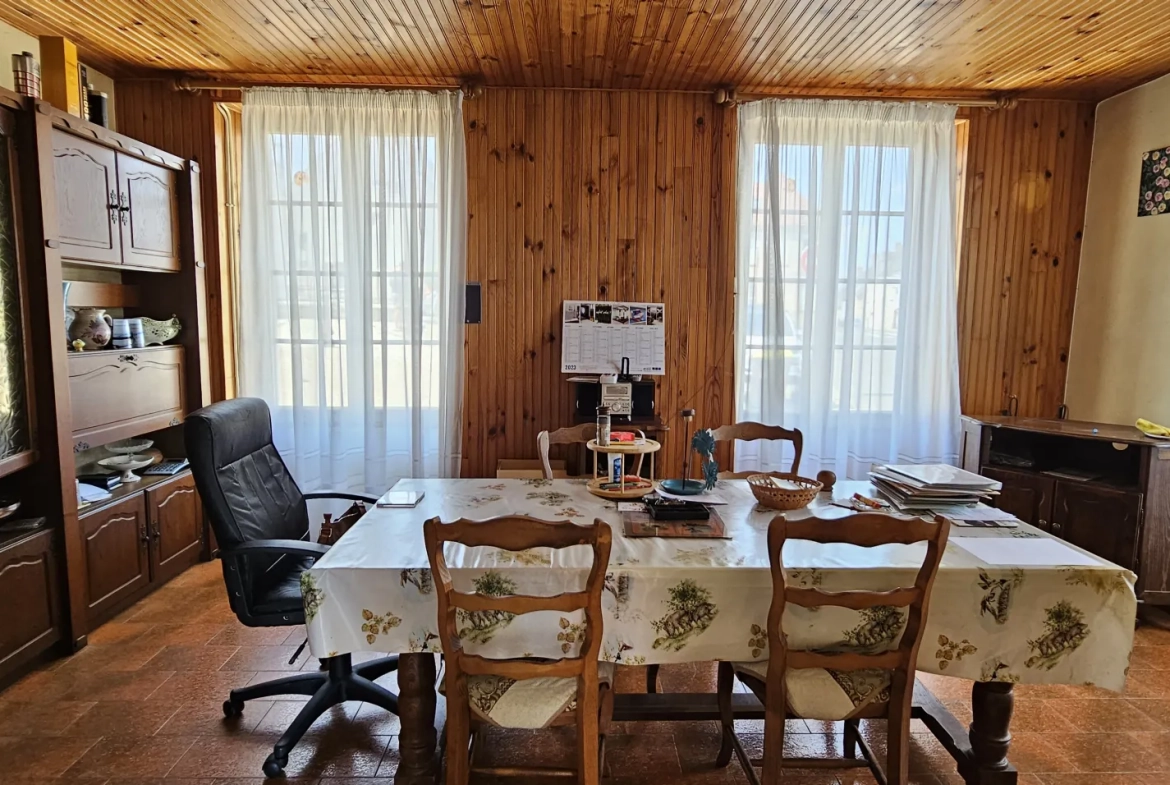 Maison de village à Méréville avec grand potentiel de rénovation et espace extérieur privé 