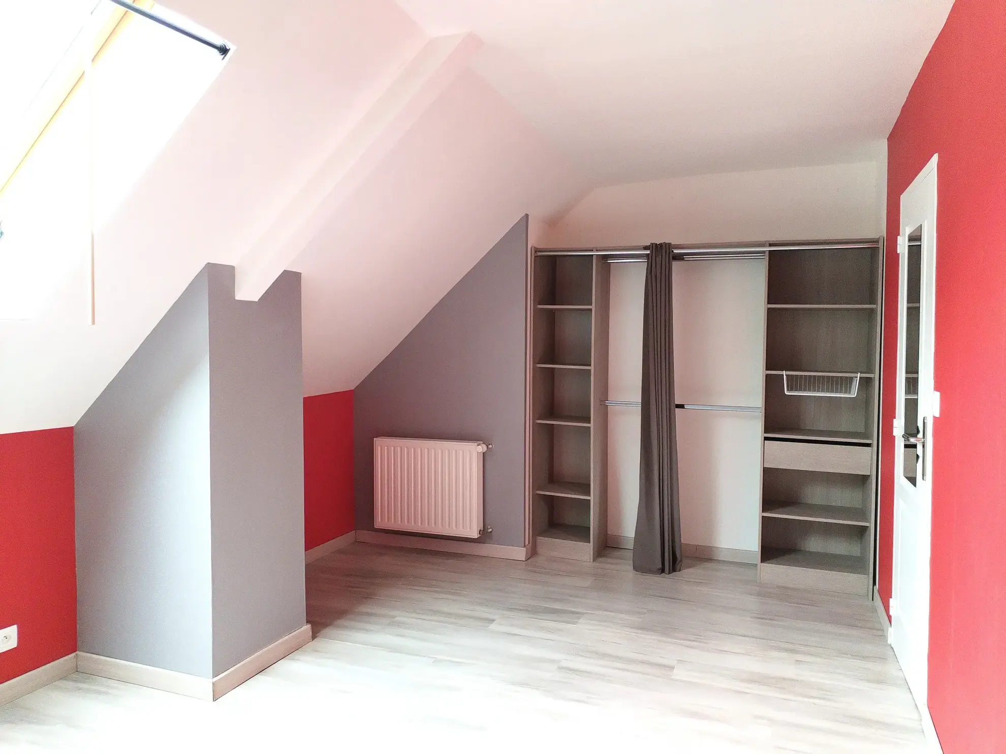 Belle maison à vendre à Lécousse avec vue, jardin et garage, prix attractif 