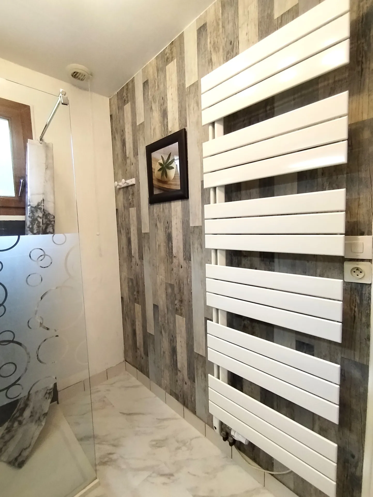 Belle maison à vendre à Lécousse avec vue, jardin et garage, prix attractif 