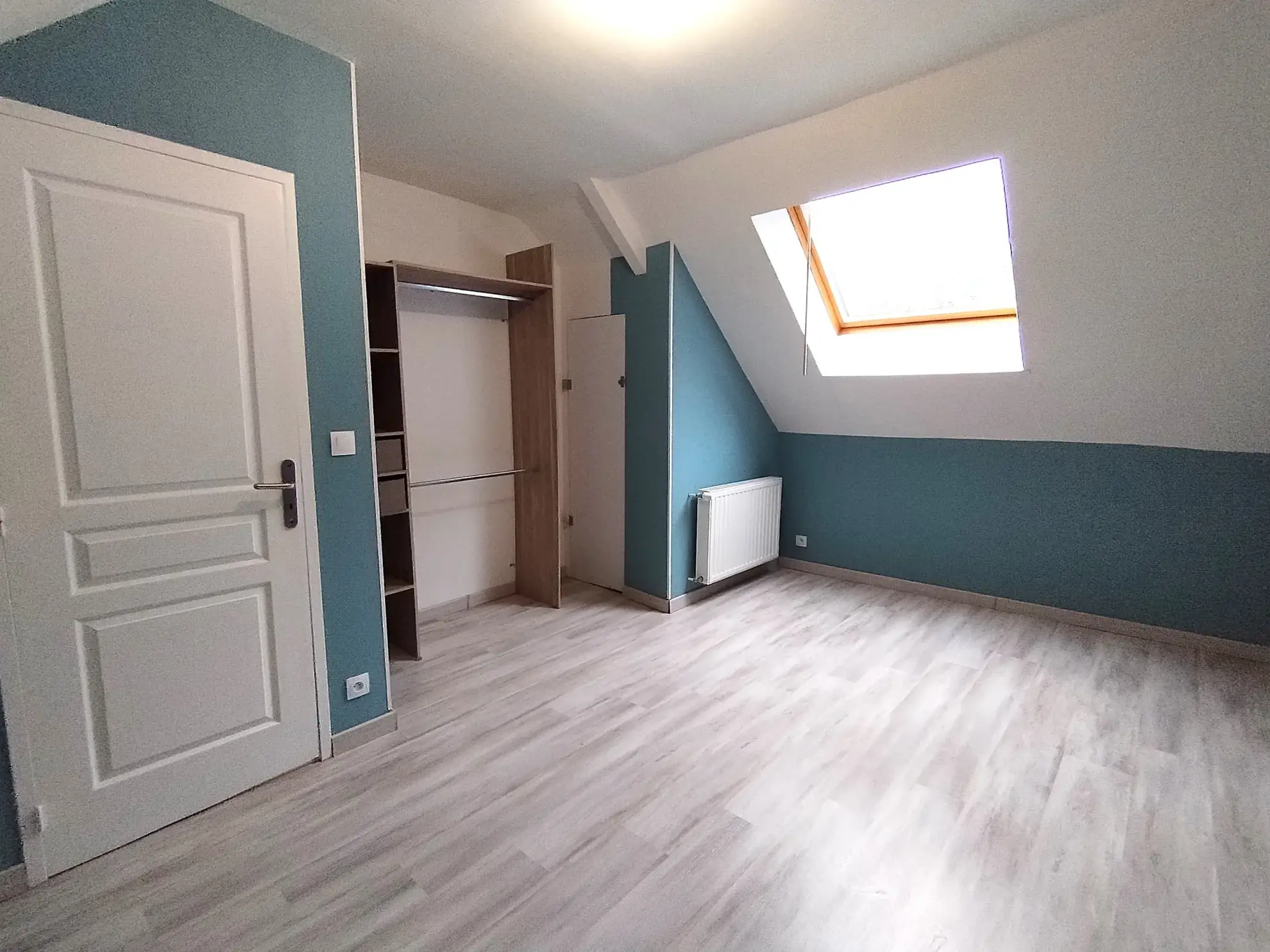 Belle maison à vendre à Lécousse avec vue, jardin et garage, prix attractif 