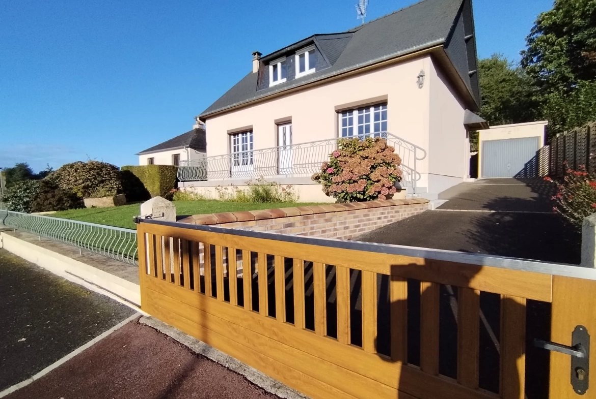 Belle maison à vendre à Lécousse avec vue, jardin et garage, prix attractif 