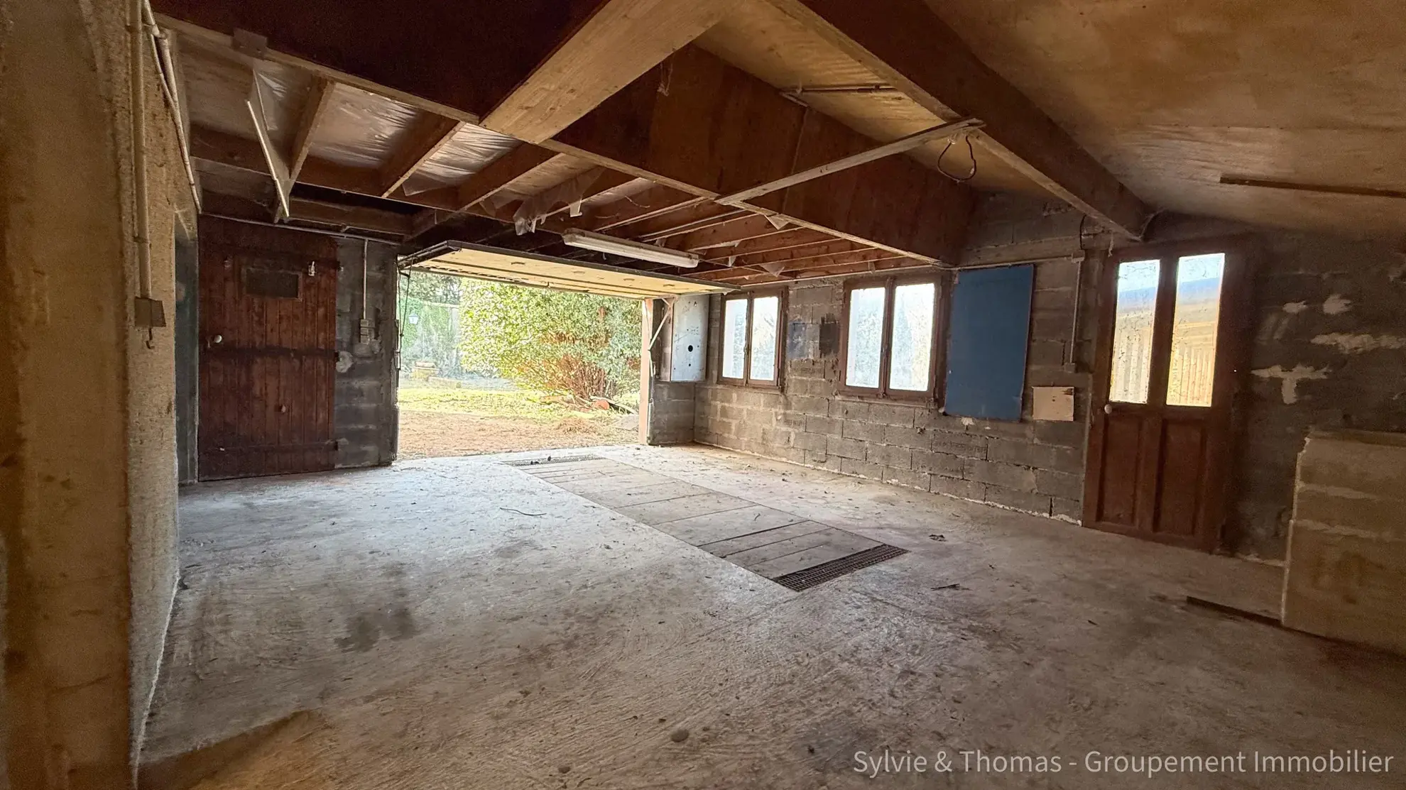 Maison de plain-pied à Caderousse avec dépendances et grand terrain de 4750 m² 