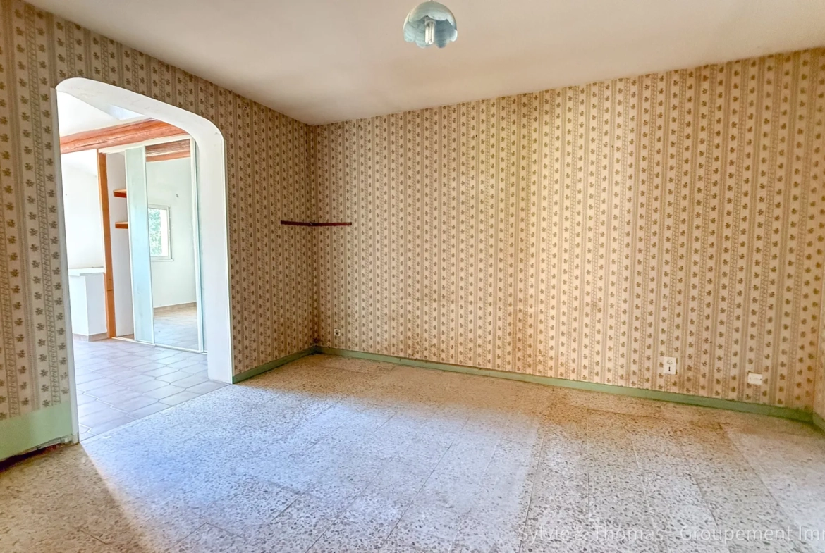 Maison de plain-pied à Caderousse avec dépendances et grand terrain de 4750 m² 