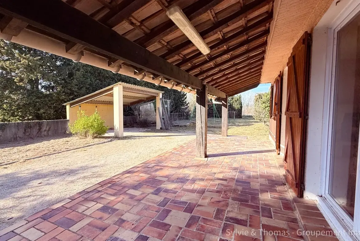 Maison de plain-pied à Caderousse avec dépendances et grand terrain de 4750 m² 