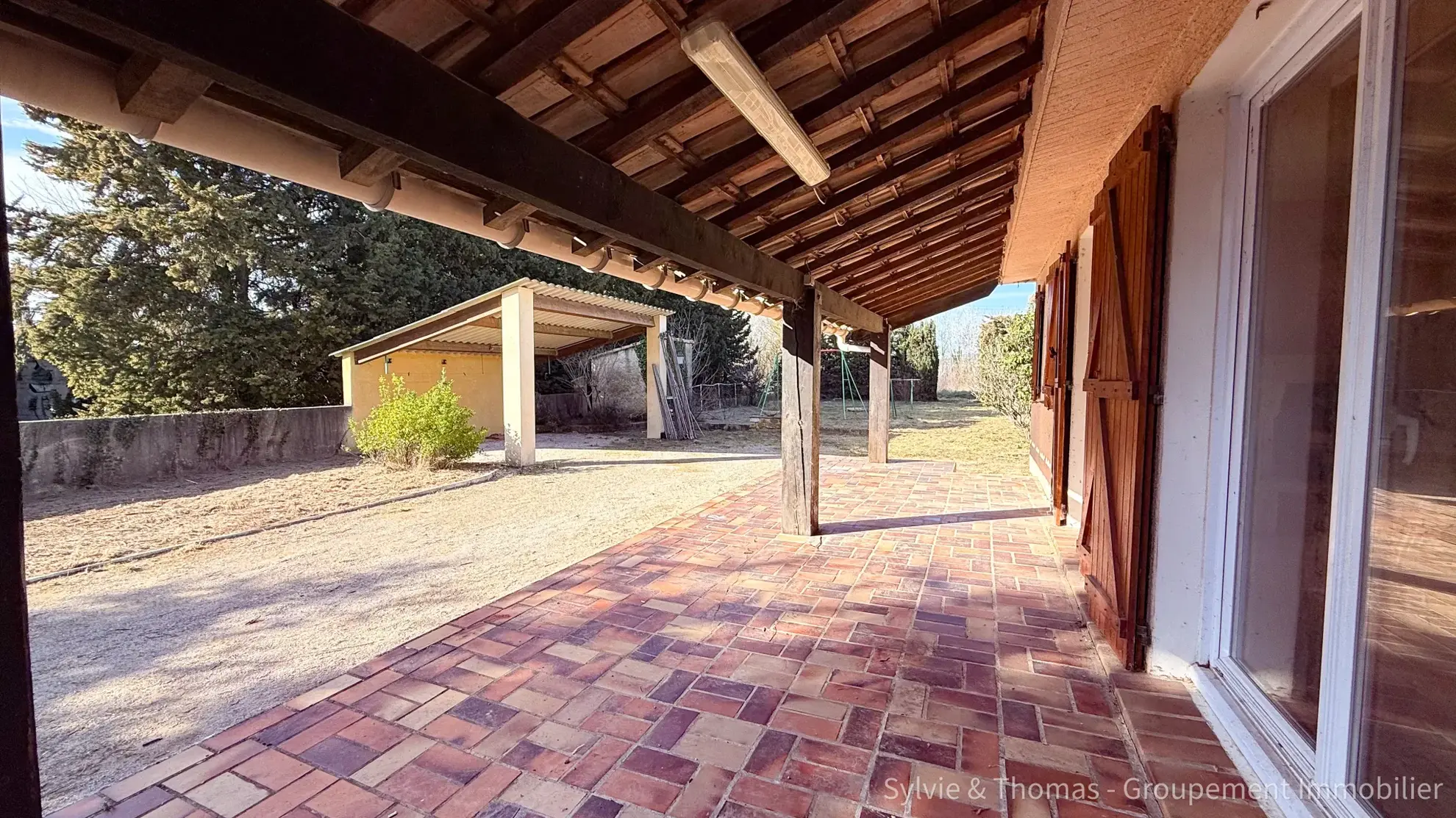 Maison de plain-pied à Caderousse avec dépendances et grand terrain de 4750 m² 