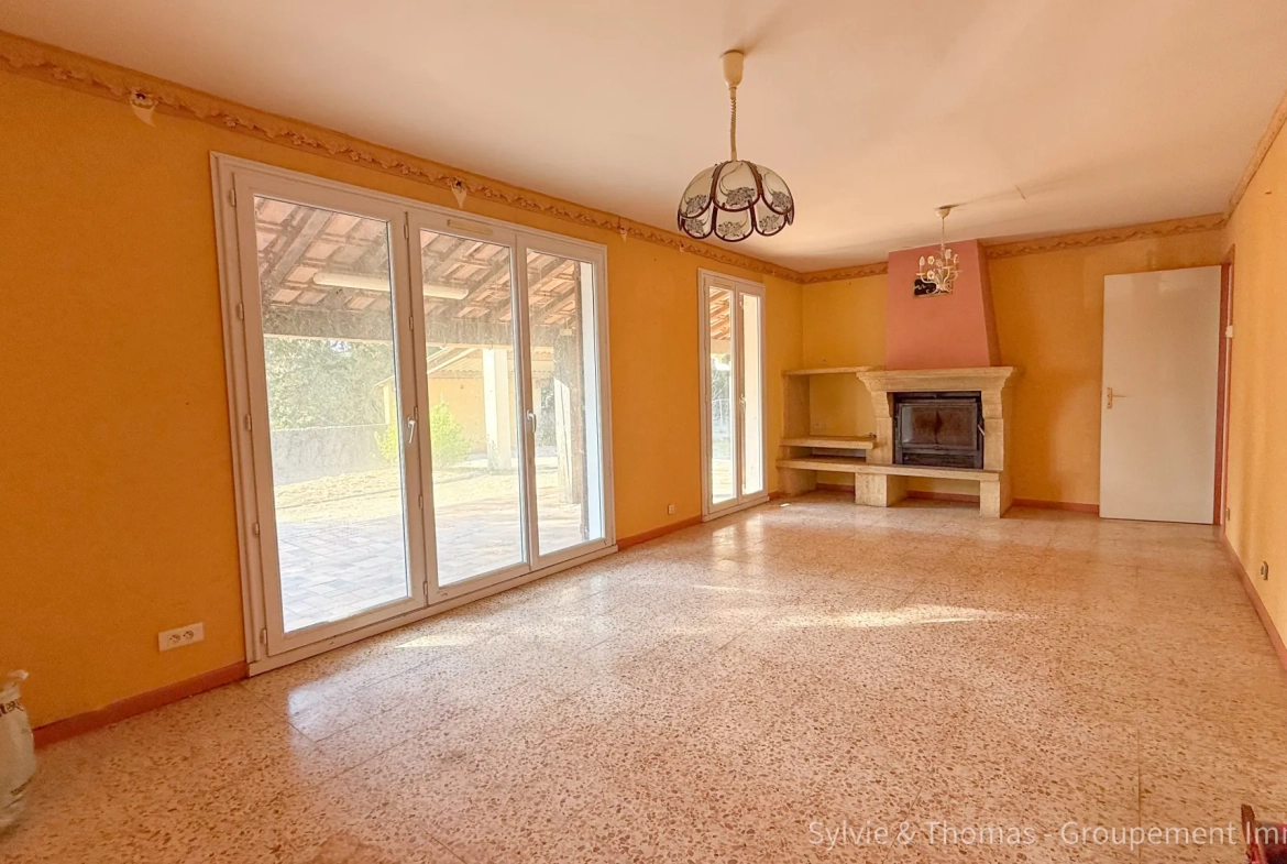 Maison de plain-pied à Caderousse avec dépendances et grand terrain de 4750 m² 