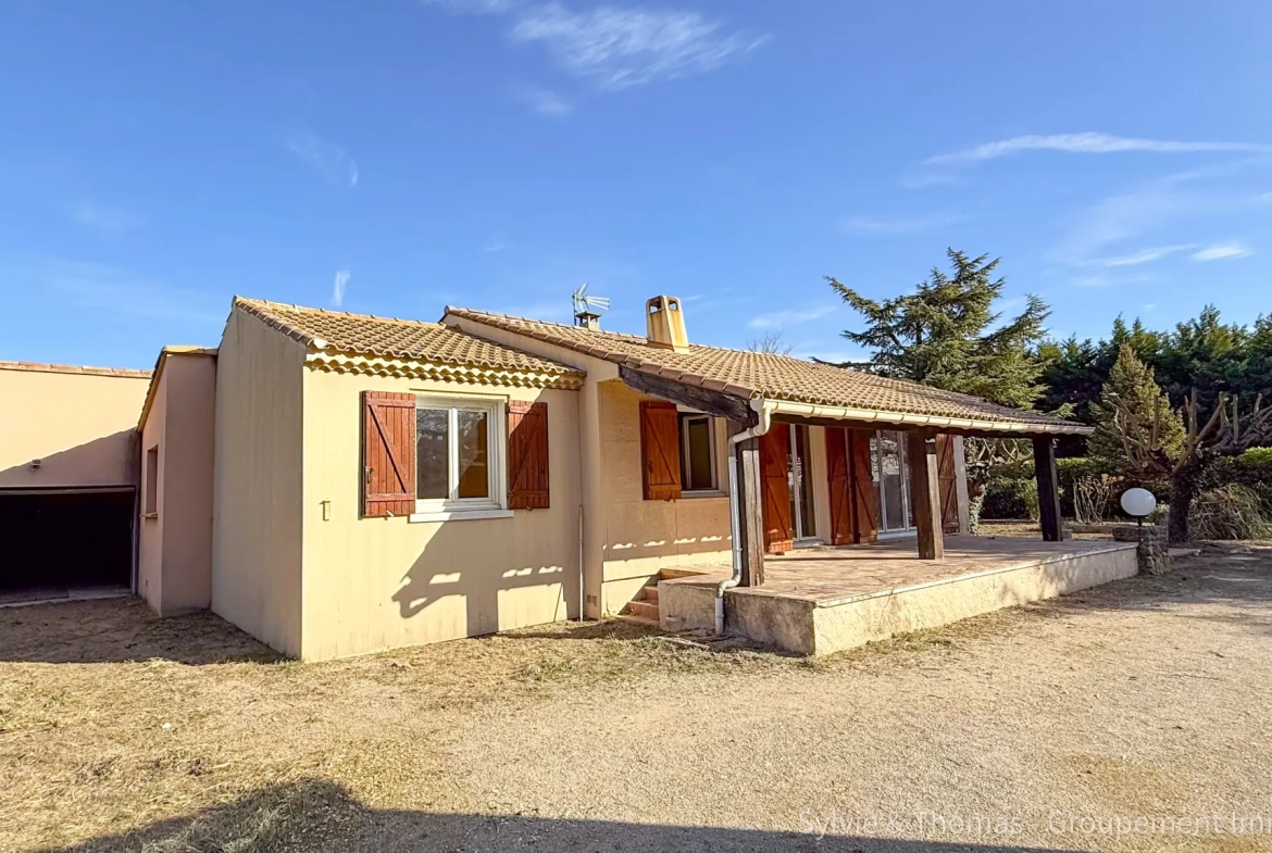 Maison de plain-pied à Caderousse avec dépendances et grand terrain de 4750 m² 