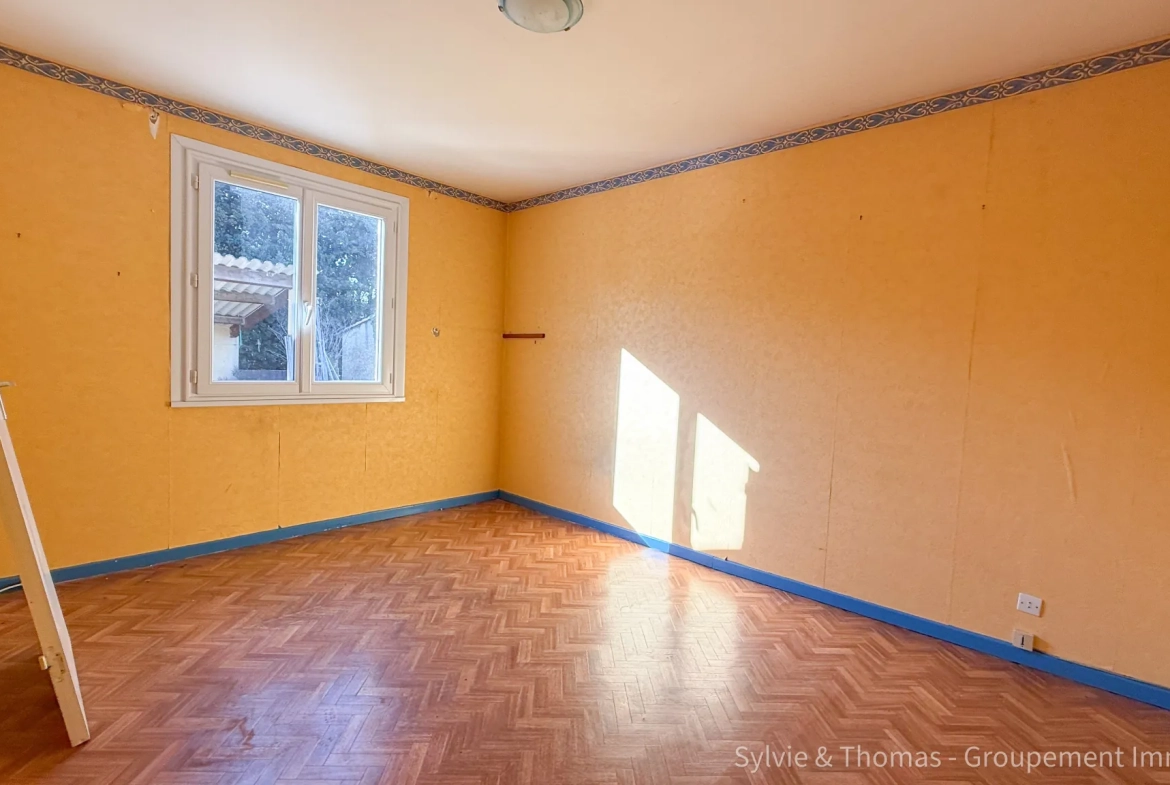 Maison de plain-pied à Caderousse avec dépendances et grand terrain de 4750 m² 