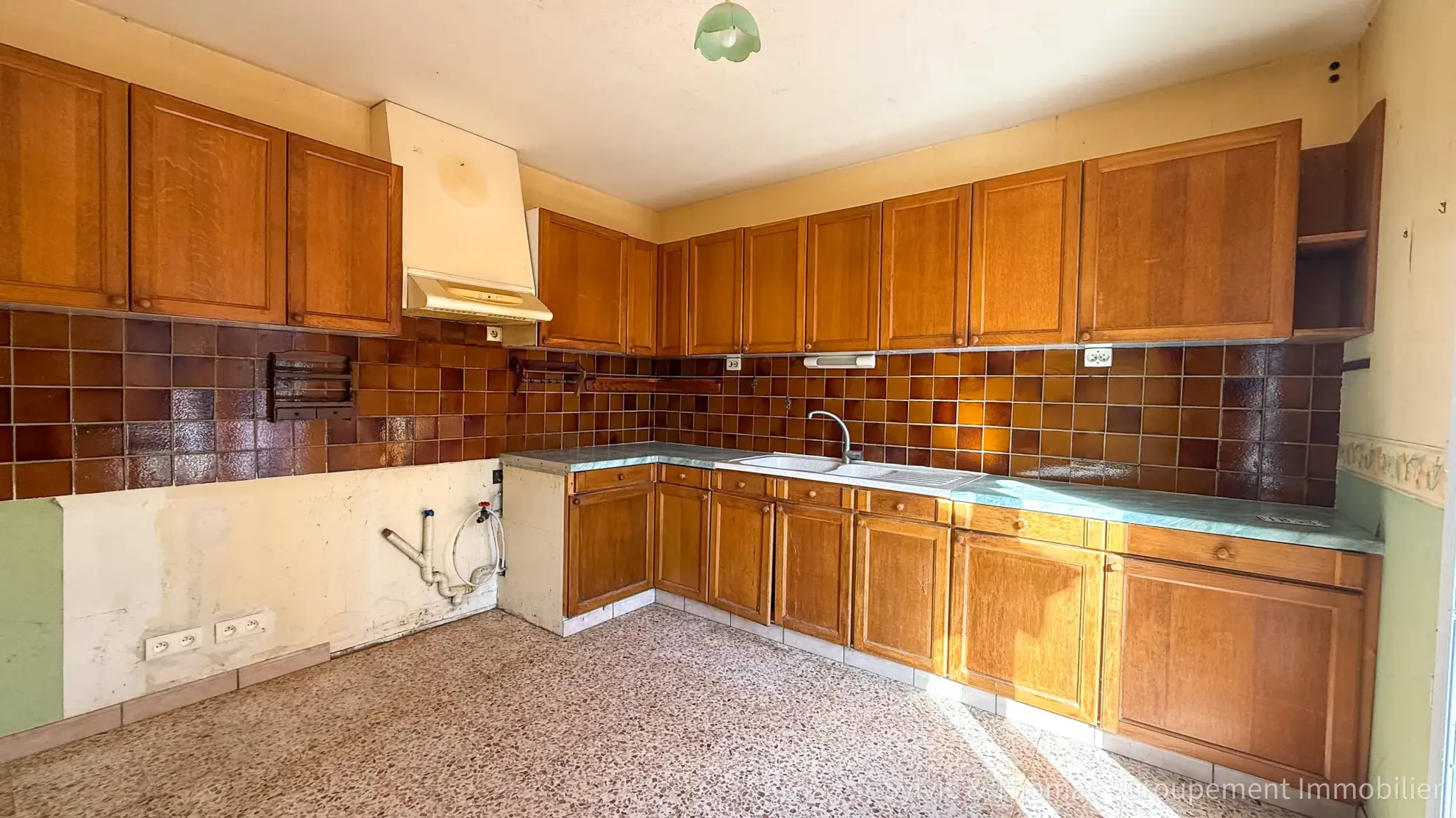 Maison de plain-pied à Caderousse avec dépendances et grand terrain de 4750 m² 
