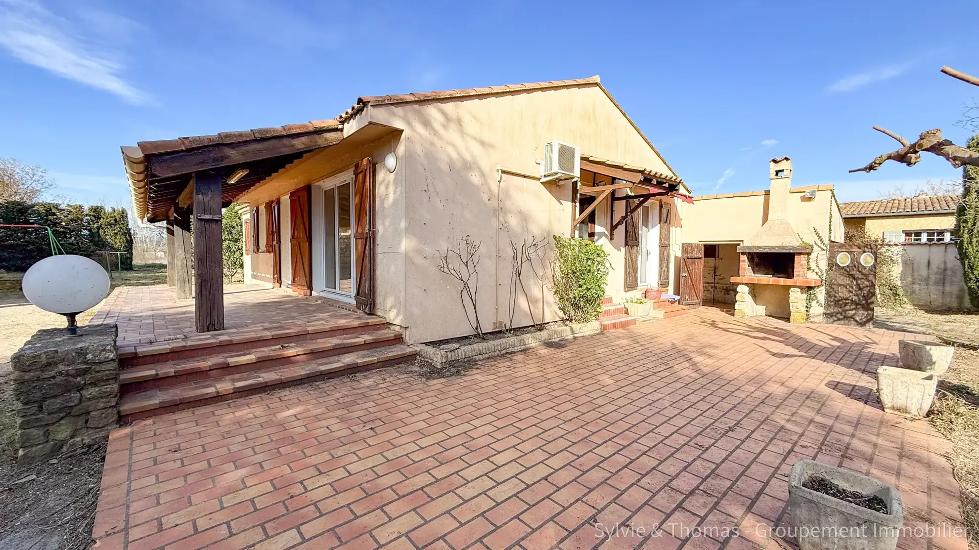 Maison de plain-pied à Caderousse avec dépendances et grand terrain de 4750 m² 