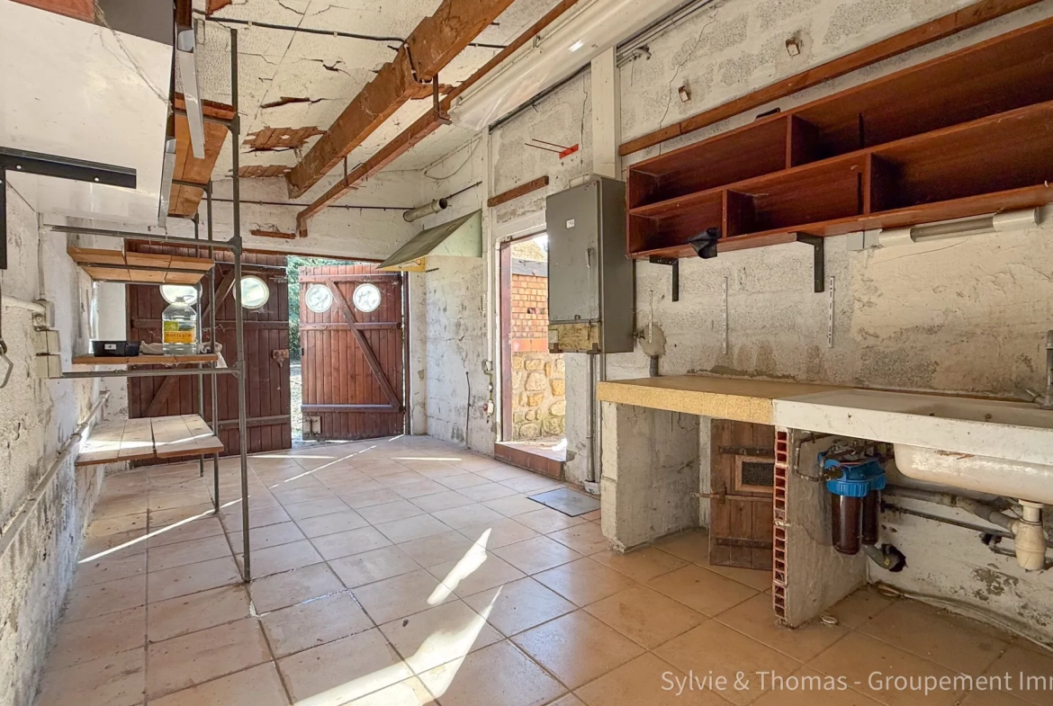 Maison de plain-pied à Caderousse avec dépendances et grand terrain de 4750 m² 