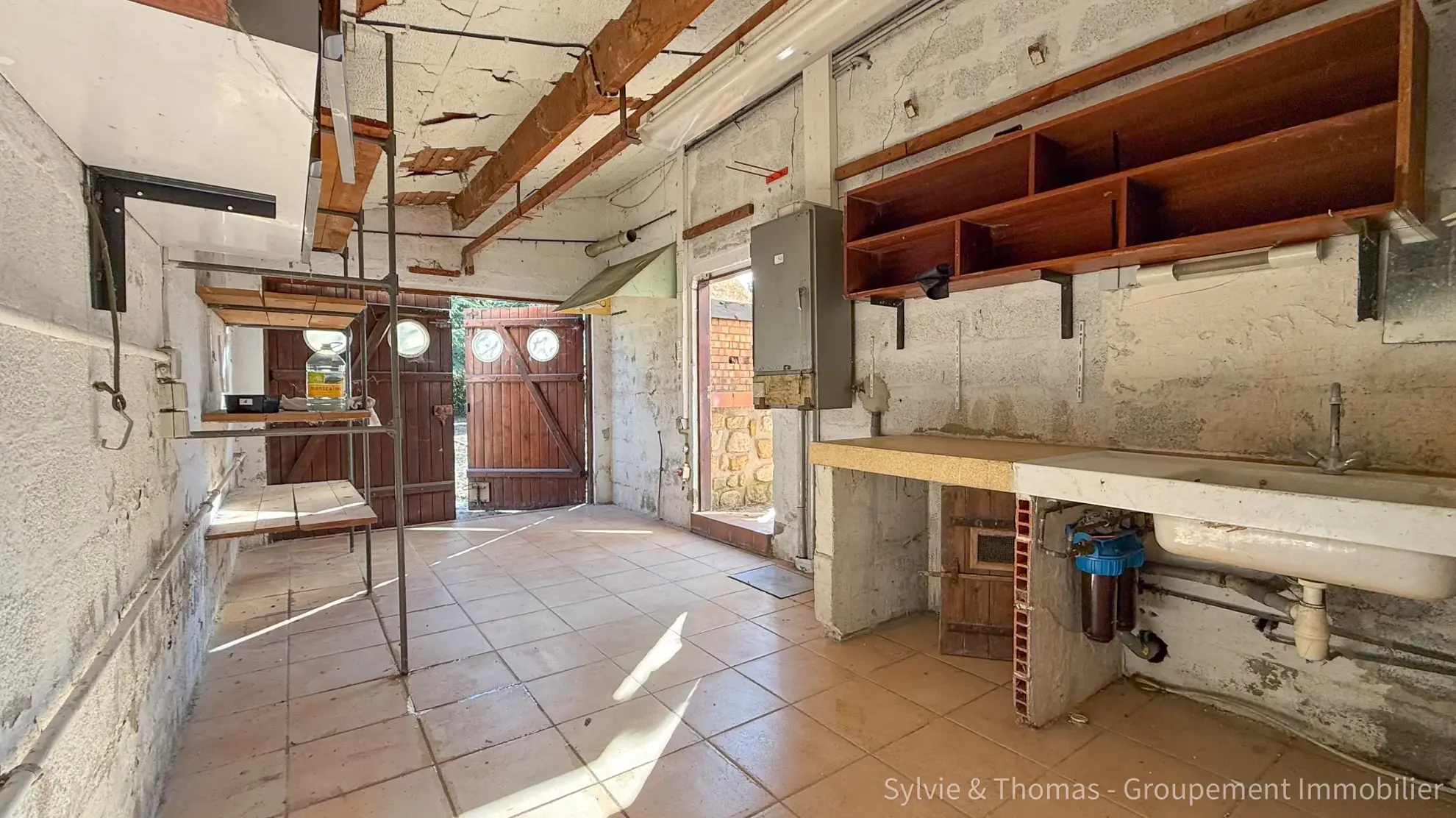Maison de plain-pied à Caderousse avec dépendances et grand terrain de 4750 m² 