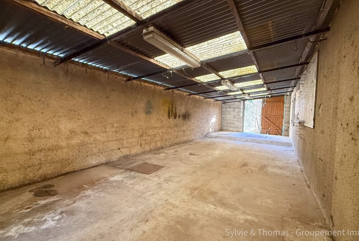 Maison de plain-pied à Caderousse avec dépendances et grand terrain de 4750 m² 