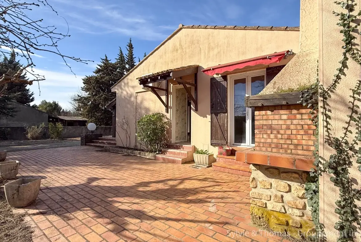 Maison de plain-pied à Caderousse avec dépendances et grand terrain de 4750 m² 