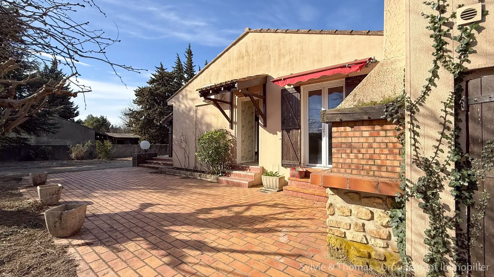 Maison de plain-pied à Caderousse avec dépendances et grand terrain de 4750 m² 