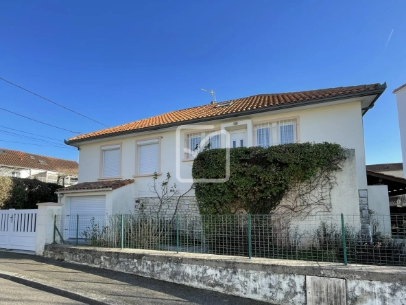 Belle maison de ville à Cahors avec jardin et garage, proche centre-ville