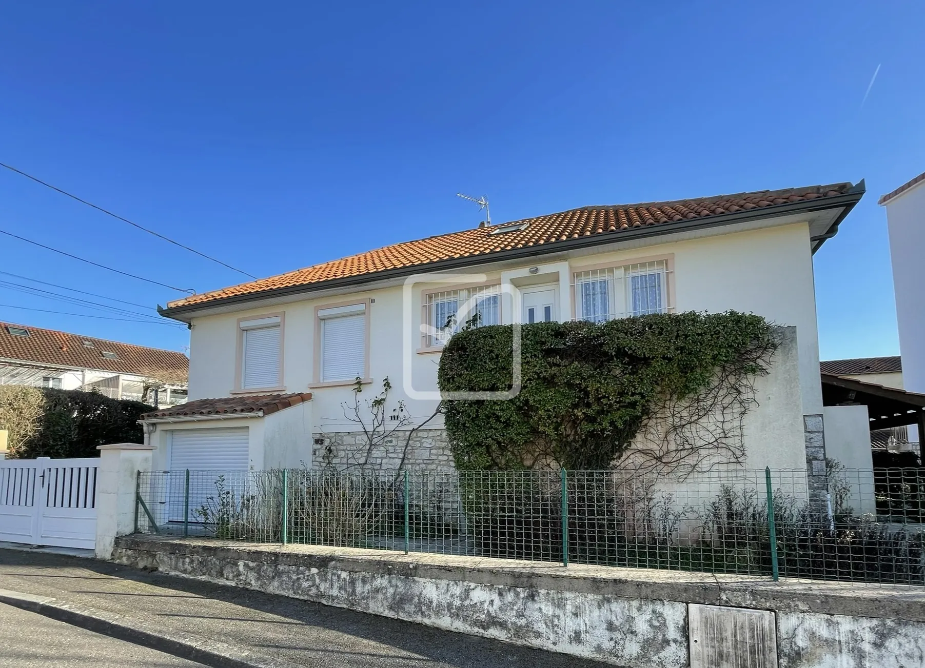 Belle maison de ville à Cahors avec jardin et garage, proche centre-ville 