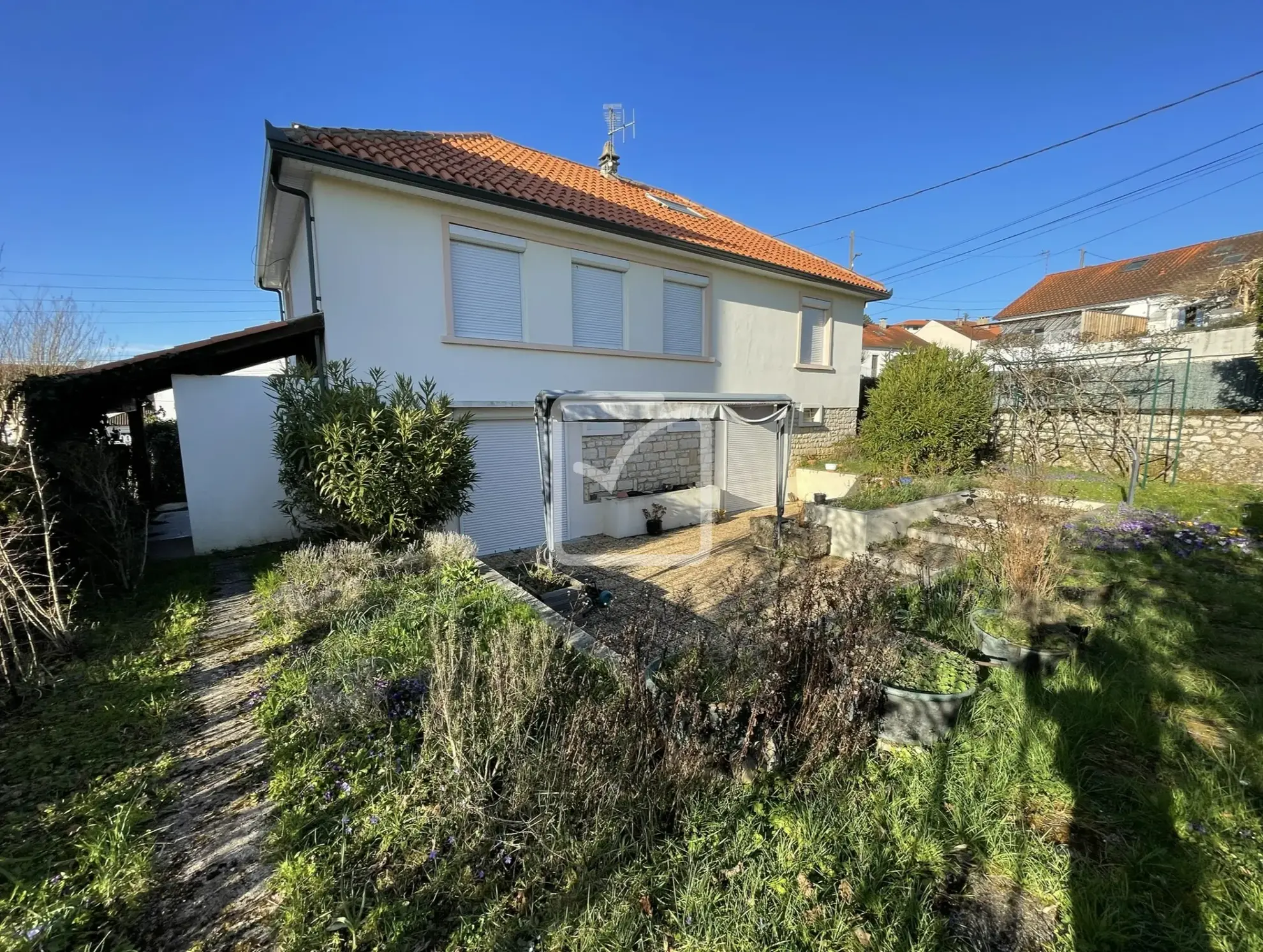 Belle maison de ville à Cahors avec jardin et garage, proche centre-ville 