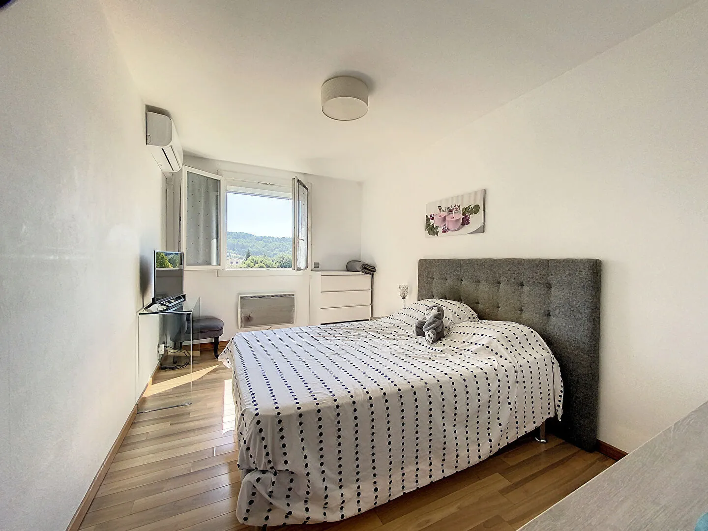 Appartement lumineux de 97 m² à Gardanne avec terrasse, garage et vue dégagée 