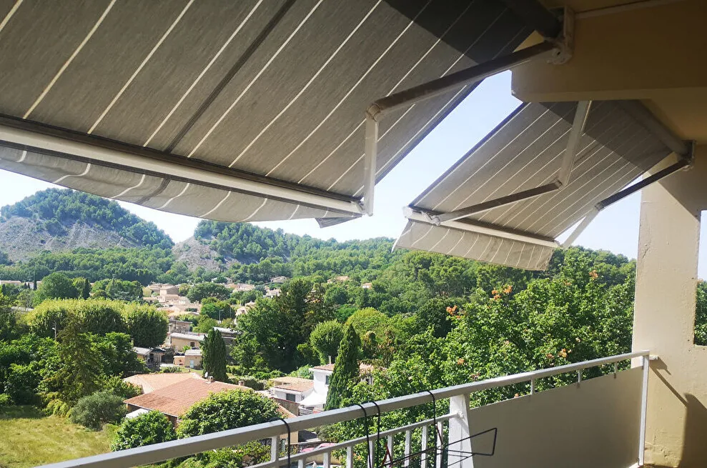 Appartement lumineux de 97 m² à Gardanne avec terrasse, garage et vue dégagée 