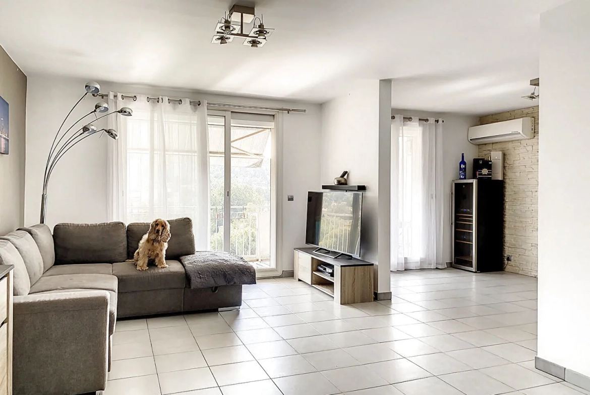 Appartement lumineux de 97 m² à Gardanne avec terrasse, garage et vue dégagée 