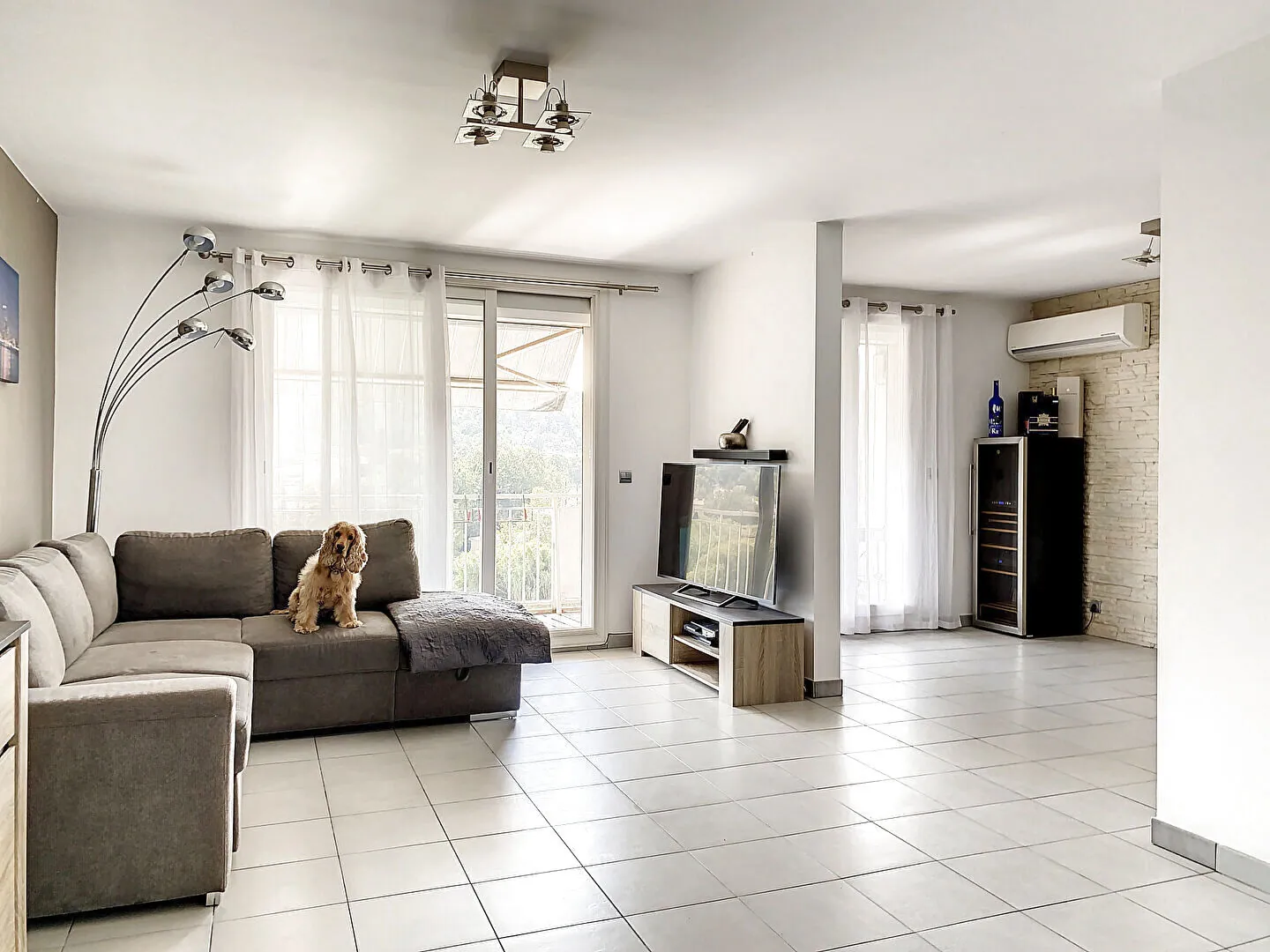 Appartement lumineux de 97 m² à Gardanne avec terrasse, garage et vue dégagée 