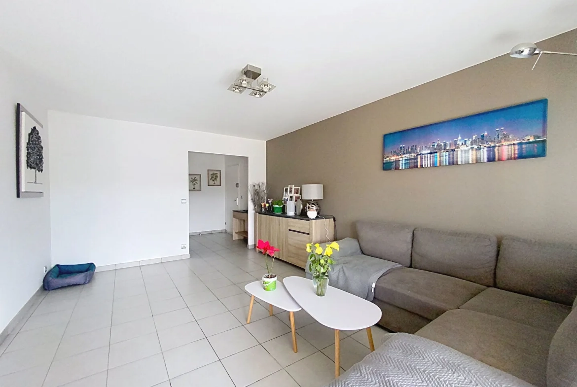 Appartement lumineux de 97 m² à Gardanne avec terrasse, garage et vue dégagée 
