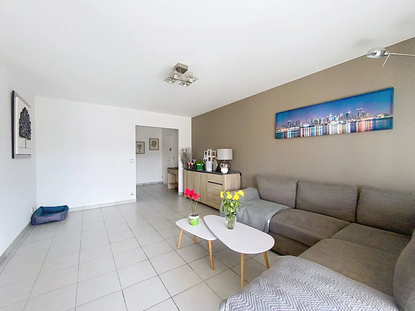 Appartement lumineux de 97 m² à Gardanne avec terrasse, garage et vue dégagée 
