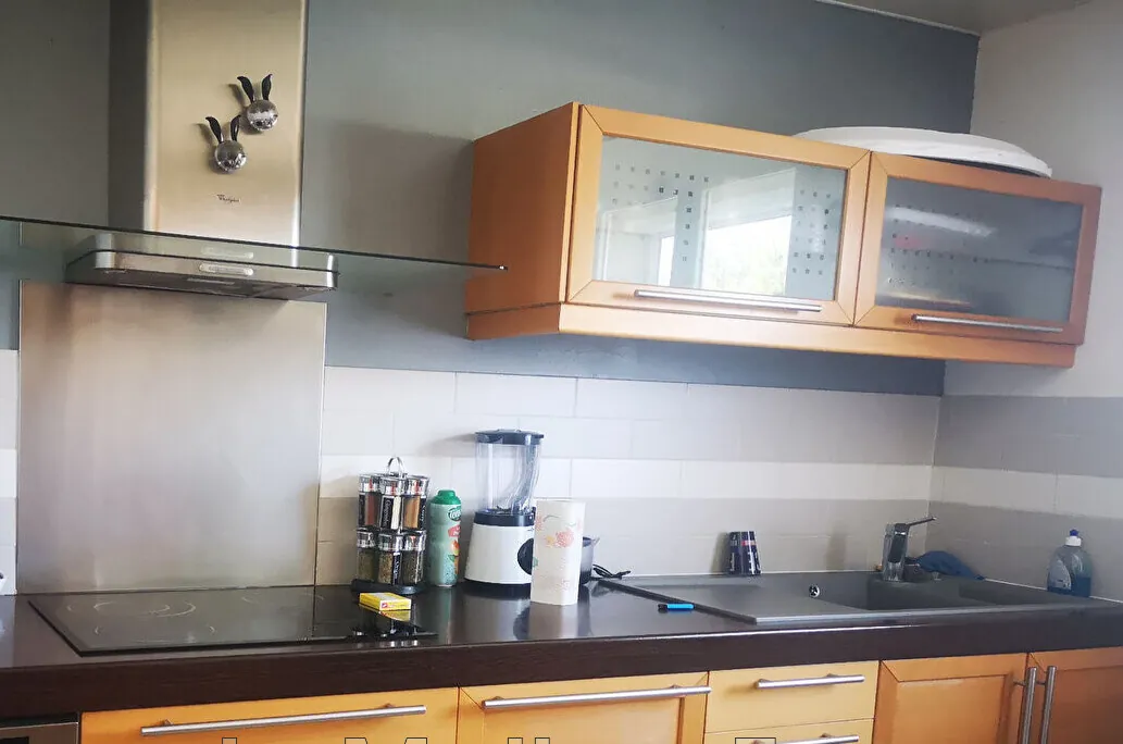 Appartement lumineux de 97 m² à Gardanne avec terrasse, garage et vue dégagée 