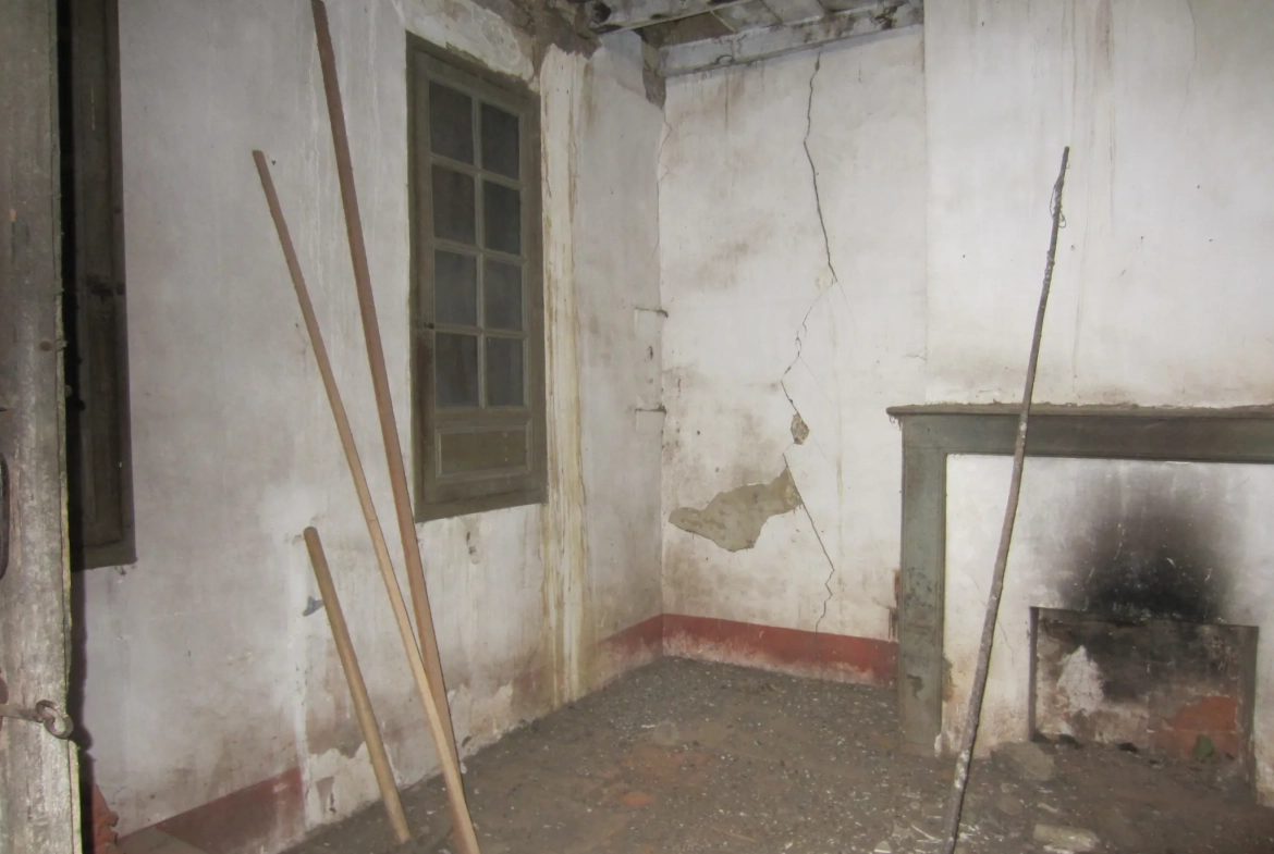 Maison médiévale avec colombages et potentiel de rénovation à Lezat sur le Léze 
