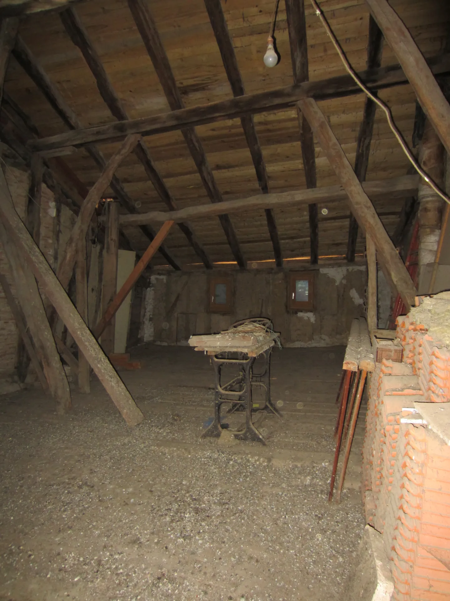 Maison médiévale avec colombages et potentiel de rénovation à Lezat sur le Léze 