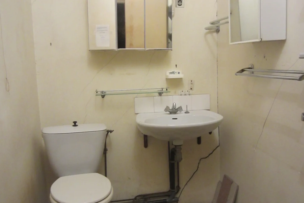 Maison médiévale avec colombages et potentiel de rénovation à Lezat sur le Léze 