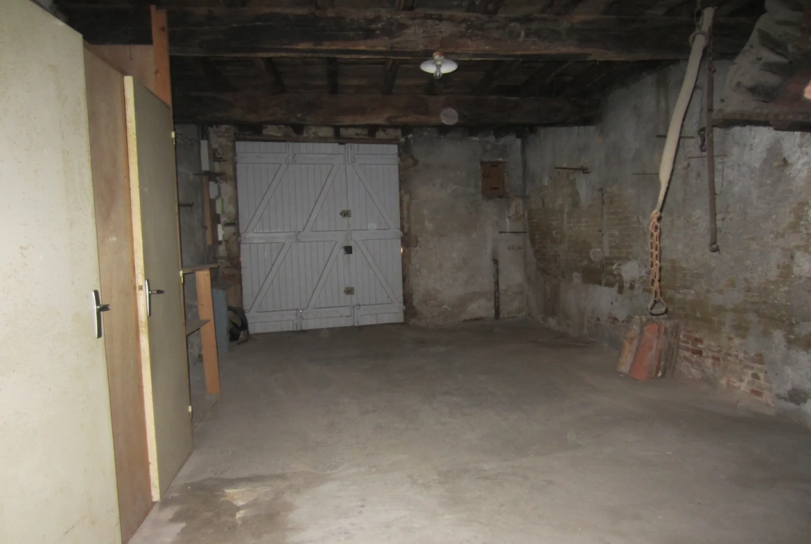 Maison médiévale avec colombages et potentiel de rénovation à Lezat sur le Léze 