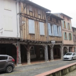 Maison médiévale avec colombages et potentiel de rénovation à Lezat sur le Léze