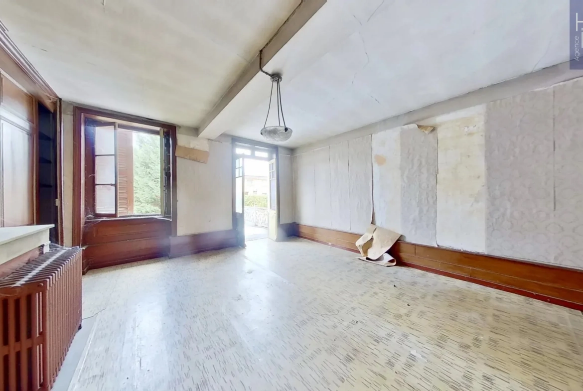 Maison à rénover de 155 m² avec terrain de 361 m² à Ternay – Potentiel élevé 